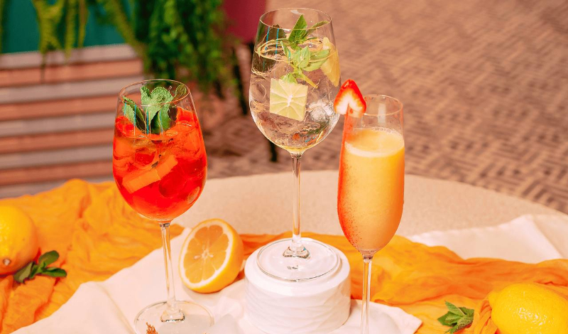 Бокал игристого для мягкого старта от АмбиРеста